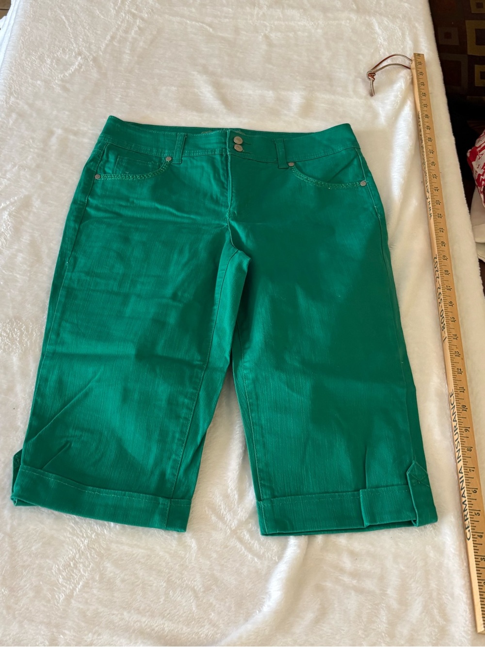 Hannah Emerald Green Bermuda Capris